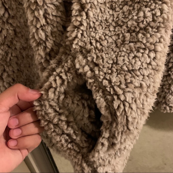 Large Fluffy Jacket - Picture 5 of 5